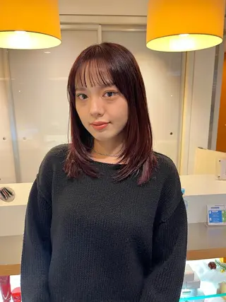 セミロング 鷹尾 汐音のヘアスタイル
