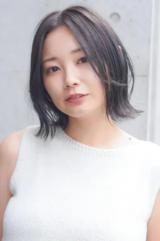 ミディアム ブリーチなし透明感 カラー✨横山 佳希のヘアスタイル