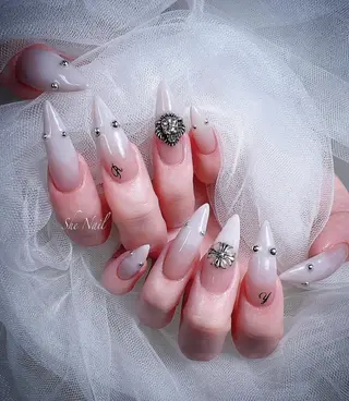 ネイル She_nail所属・LSA_ BELLAのネイルデザイン