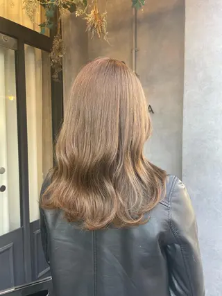 ミディアム N°　jillva 腰山 菜々美のヘアスタイル