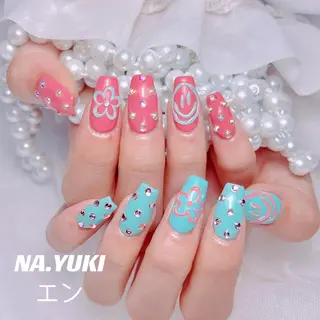 ネイル 🦋 Queenieのネイルデザイン