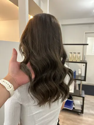 カラー MERU /グランディールのヘアスタイル