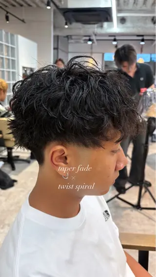 パーマ メンズ 山本 拓実のヘアスタイル