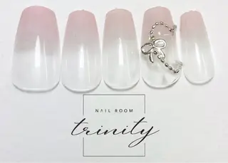 ネイル Trinity ネイリストスタッフのネイルデザイン
