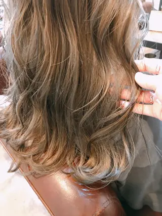 ロング カラー 出雲 莉奈のヘアスタイル