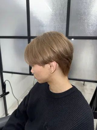 ショート Notoミルクティー グレージュカラーのヘアスタイル