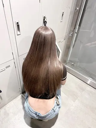 カラー ベージュ／ブラウン/ ナチュラルレイヤーのヘアスタイル