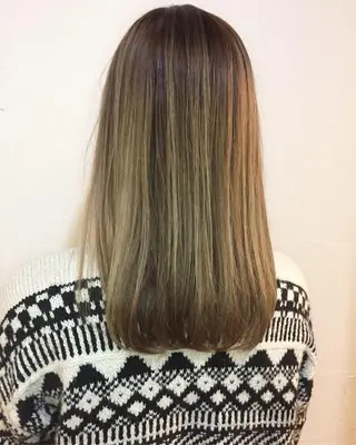 ミディアム カラー aW HAIRカンノ カナエのヘアスタイル