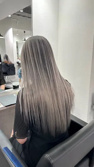 ロング カラー CIERA所属・トウジョウ アリサのヘアスタイル