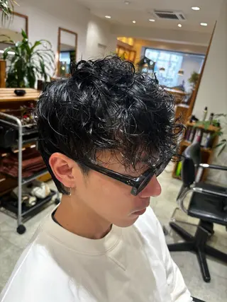 ショート パーマ メンズ hoNua. 栄/透明感カラーのヘアスタイル