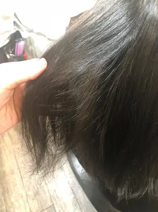 ミディアム 梅田ハイトーン チダ ヒナノのヘアスタイル