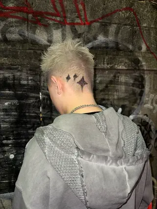 ショート ✴︎TO-MA✴︎ レッドカラー/透明感のヘアスタイル