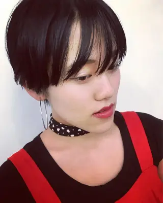 ショート pole/apartment所属・💓パーマ，💗 レイヤーカットのヘアスタイル