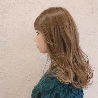 ロング シールエクステ/ ハイトーンカラーのヘアスタイル