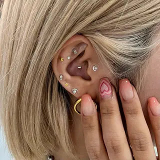 Ray. ちゅるん系ニュアンスのネイルデザイン