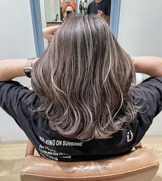 セミロング カラー 山下 加織のヘアスタイル