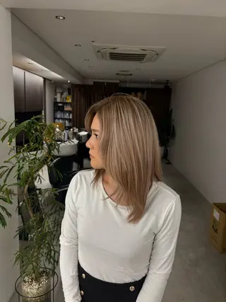 セミロング ブリーチ/ゆうと /バレイヤージュのヘアスタイル