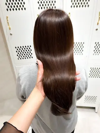 ロング カラー 赤みゼロ 🤎柔ベージュのヘアスタイル