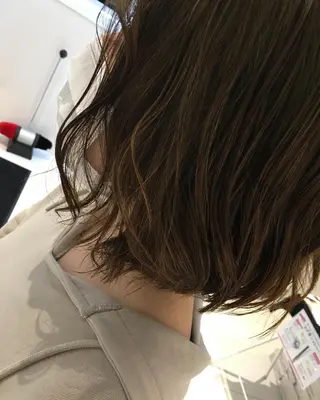 ミディアム カラー ブリーチ無し白髪ぼか し/艶髪/津嘉山のヘアスタイル