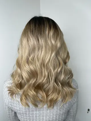 ミディアム &chaLme   心斎橋所属・emi/髪質改善/ 韓国風/艶カラーのヘアスタイル