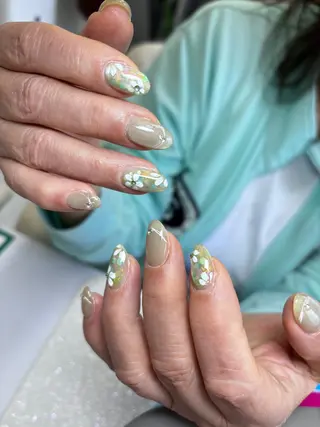 ネイル Flowerネイルサロン所属・. yukiのネイルデザイン