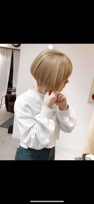 ショート カラー 前野 日奈のヘアスタイル