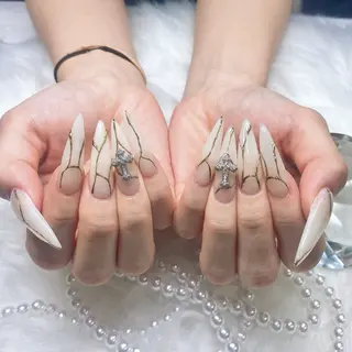 ネイル Vesper所属・ayaka ギャルネイル🎀のネイルデザイン