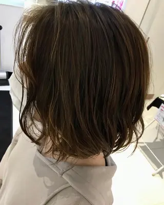 ミディアム カラー ブリーチ無し白髪ぼか し/艶髪/津嘉山のヘアスタイル