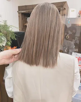 ロング 横浜ブリーチムラ直し ハイトーン/ブリーチのヘアスタイル