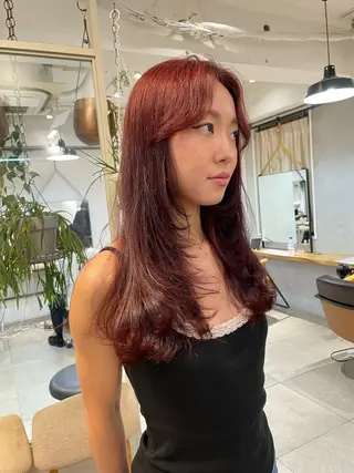 ロング カラー ミルクティー× グレージュMOMOのヘアスタイル