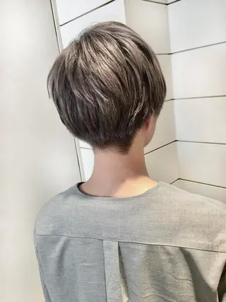 ショート カラー メンズ 鍵山 千秋のヘアスタイル