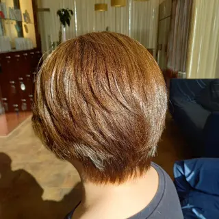 ショート 飯田・髪質改善縮毛矯 正・カラー・パーマのヘアスタイル