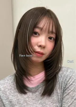 ミディアム ARMONY表参道店所属・韓国風レイヤーカラー ライムのヘアスタイル