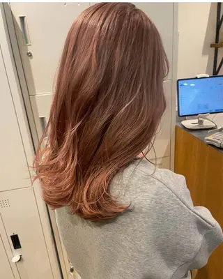 ミディアム 和田 紗弥香のヘアスタイル