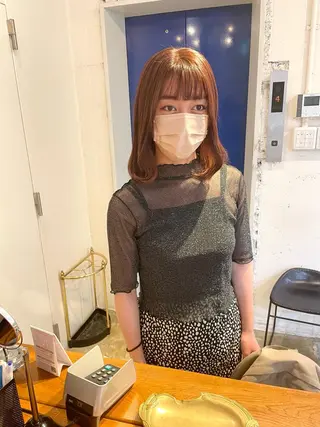 ミディアム カラー MIOベージュカラー 柔らかいカラーのヘアスタイル