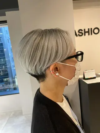 ショート カラー ブリーチ👩‍🦳/ ‪✂︎MANAMIのヘアスタイル