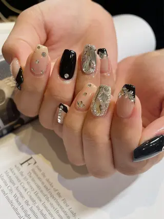 ネイル anyora nail salon所属・大人ワンホン キラキラ／Ayanoのネイルデザイン