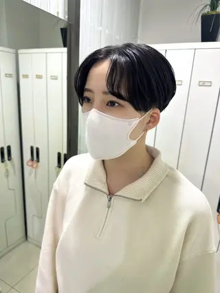 ショート レイヤー 艶々カラーのヘアスタイル