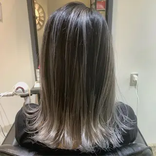 ミディアム カラー UMEDA FIGAROのヘアスタイル