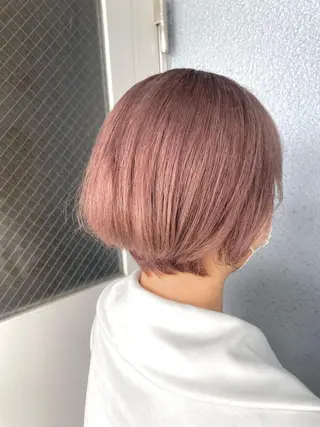ショート 艶•透明感カラー フィーシーのヘアスタイル
