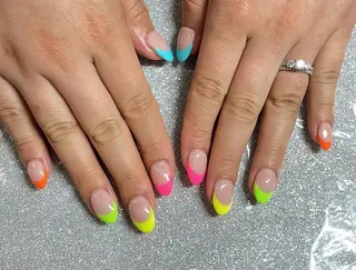 ネイル VIERU 🌈🎀💖のネイルデザイン