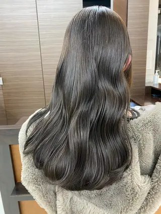 ロング カラー Living所属・ヨシモトリョウ 髪質改善/美髪のヘアスタイル