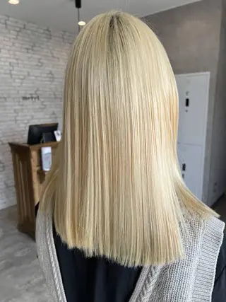 カラー ユン チェウォン NEROのヘアスタイル