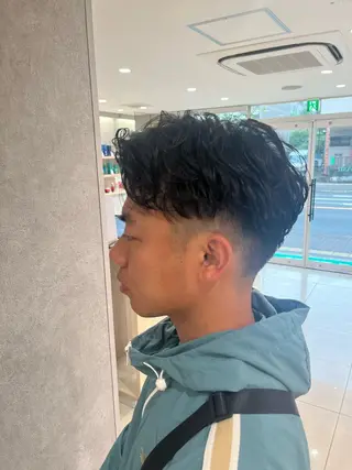 パーマ メンズ 巖本 真希のヘアスタイル