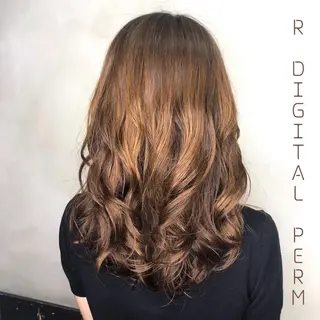 セミロング カラー パーマ 美髪矯正 🌈髪質改善 山下のヘアスタイル