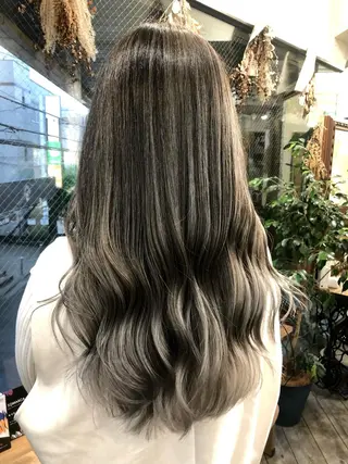 ロング カラー ARMONY所属・ま ひのヘアスタイル