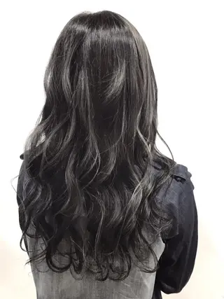 ロング カラー 磧本 祐里恵のヘアスタイル