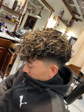 パーマ neuer bar ber虎太郎のヘアスタイル