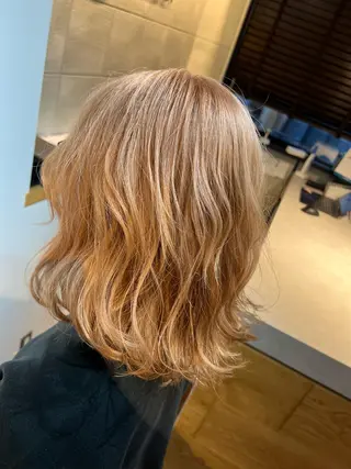 ミディアム カラー newi TATSUのヘアスタイル