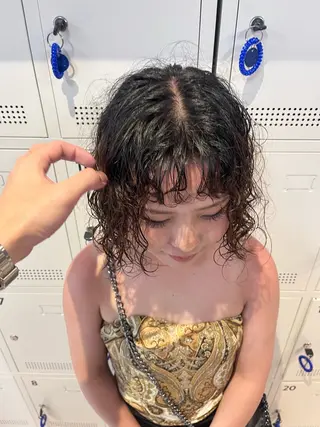 ミディアム パーマ 🫧髪質整形師 イケモトタクマ🎩のヘアスタイル